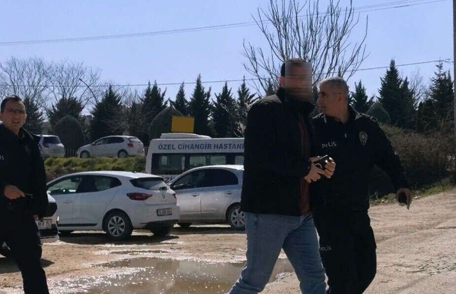 El freni çekilmeyen otomobil dede ve torunlarını ezdi! Küçük Öykü öldü 7